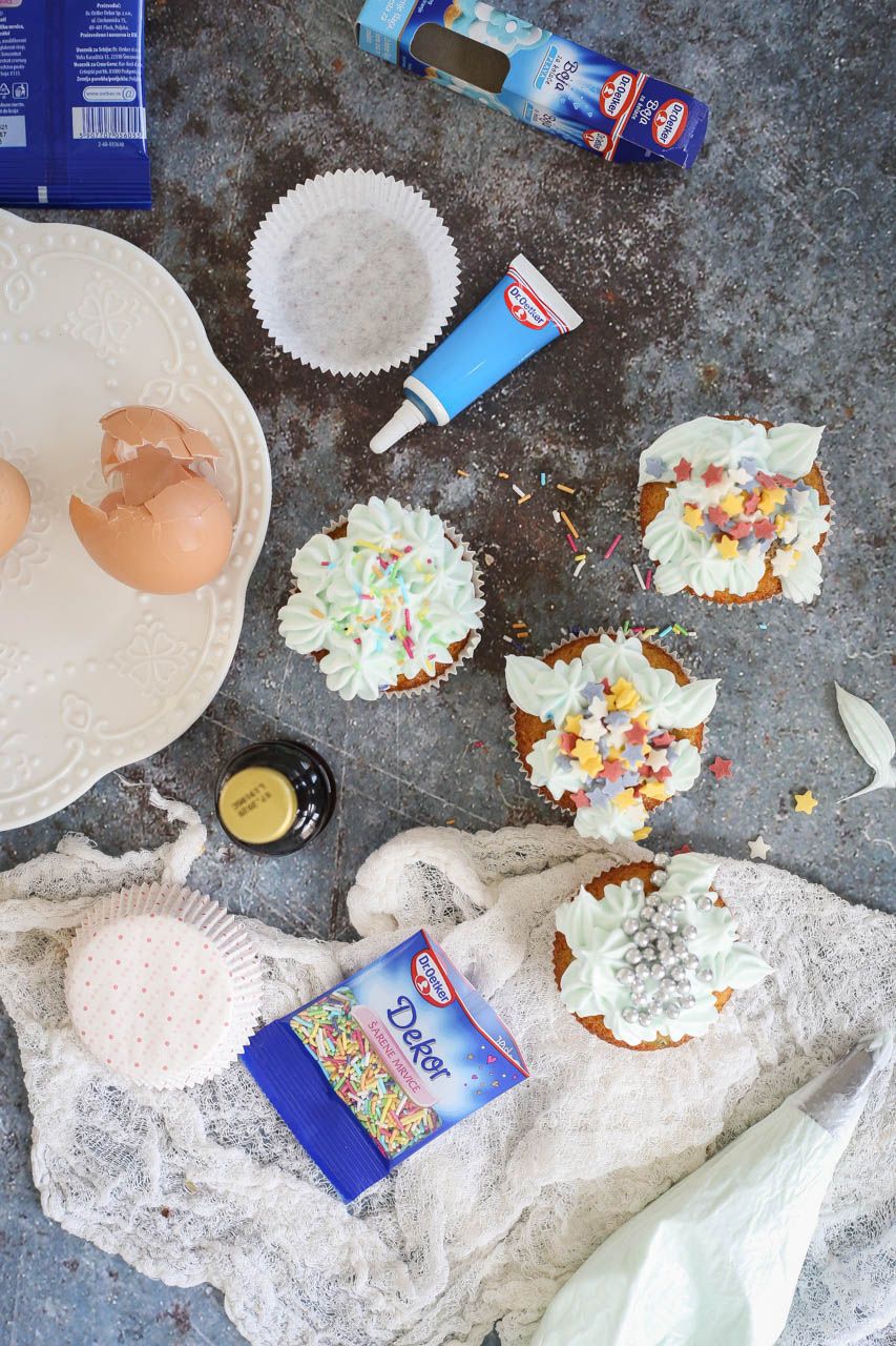 Cupcakes sa šarenim mrvicama